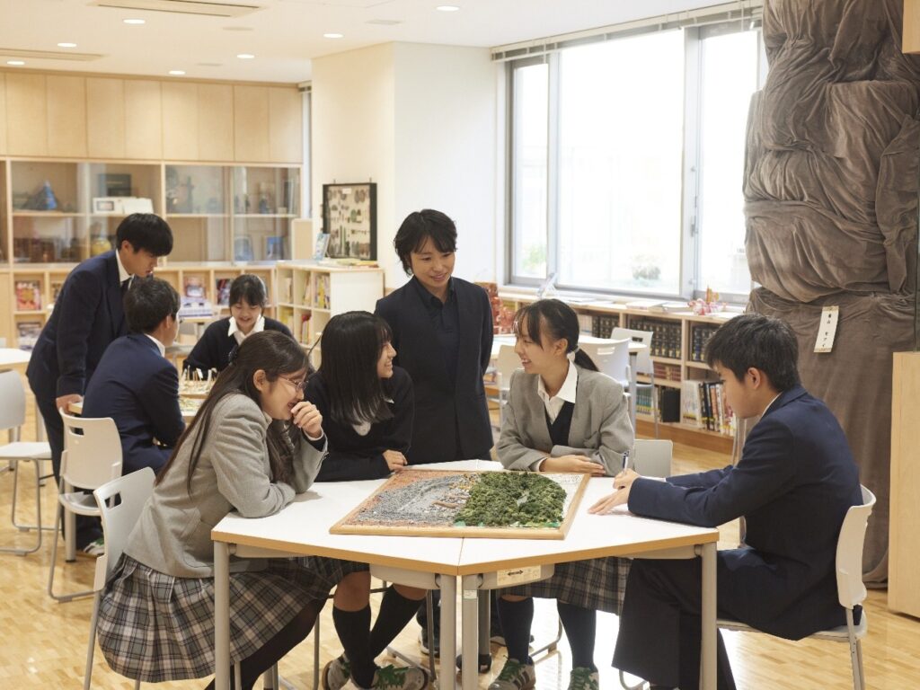 一人ひとりの個性を伸ばしながら平和な社会に貢献するサーバント・リーダーに――青山学院中等部|中学受験情報 朝日みつかるナビ