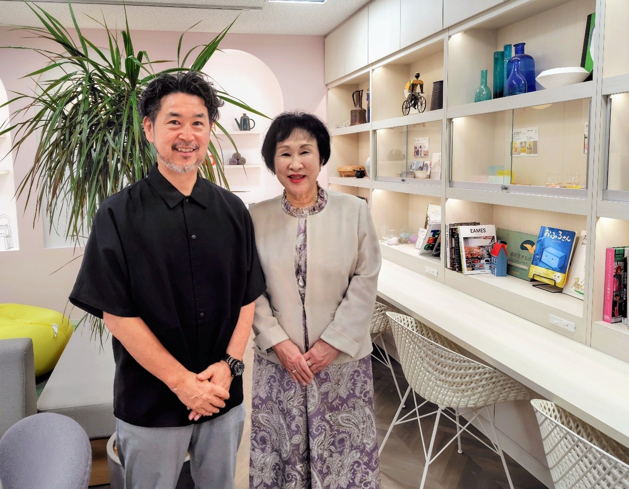 女子美術大学付属高等学校・中学校　石川康子校長(写真右)と広報部主任の並木憲明先生(同左)に