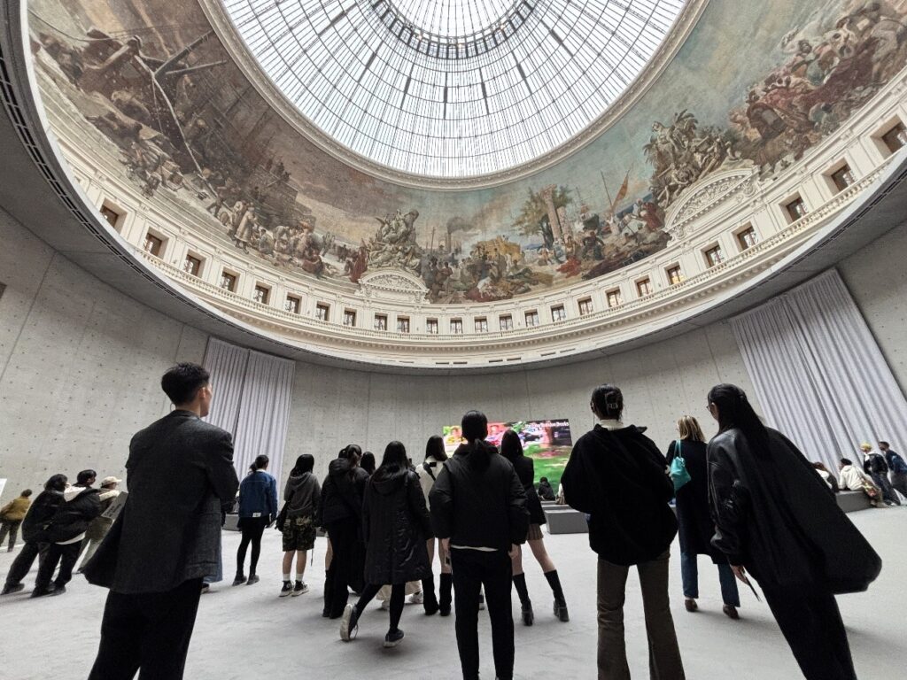 パリ美術研修旅行=学校提供